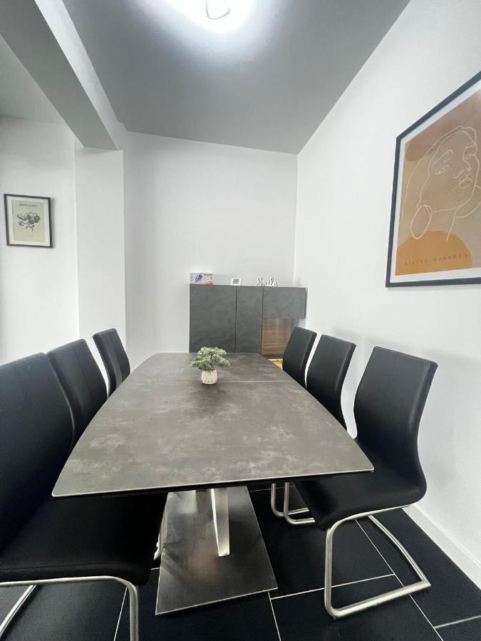 Marvellous Aparthotel With Master Apartments Suceava Exterior foto